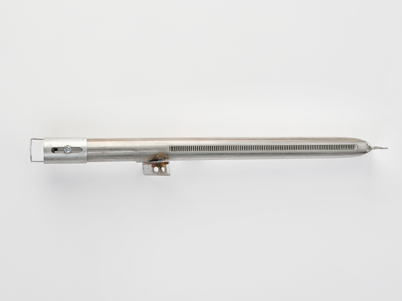 Gas burner with pilot bracket